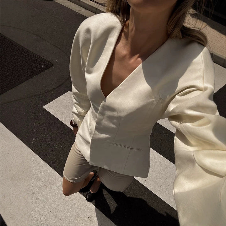 Women's Oversize Blazer with distinctive shoulder and open V-front Amarae