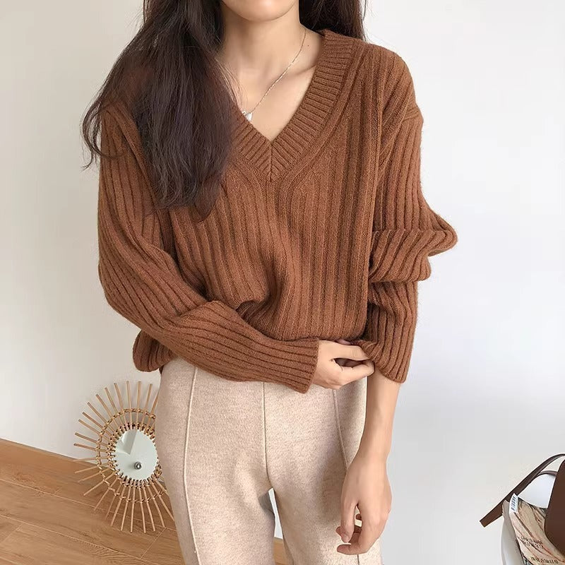 Pull femme en maille fine avec décolleté en V et coupe décontractée Chic & Stil