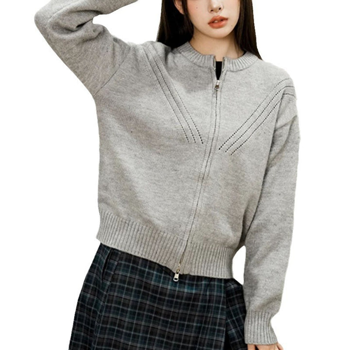 Ladies cozy knit cardigan with modern zipper closure and nice structured design Lune London