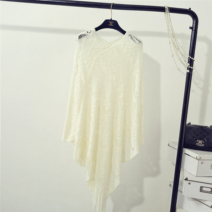 Ladies elegant poncho with decorative lace pattern Lune London