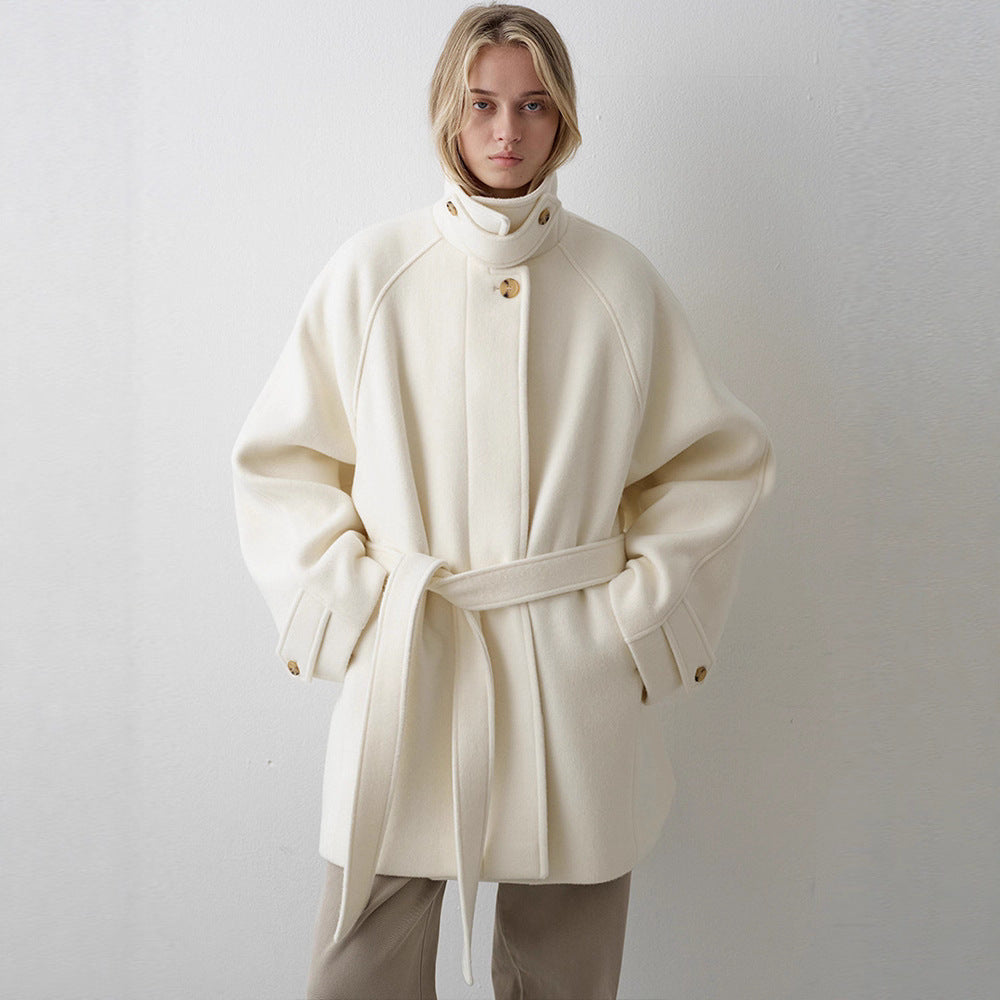 Manteau en laine oversize pour femmes avec col haut et ceinture Chic & Stil