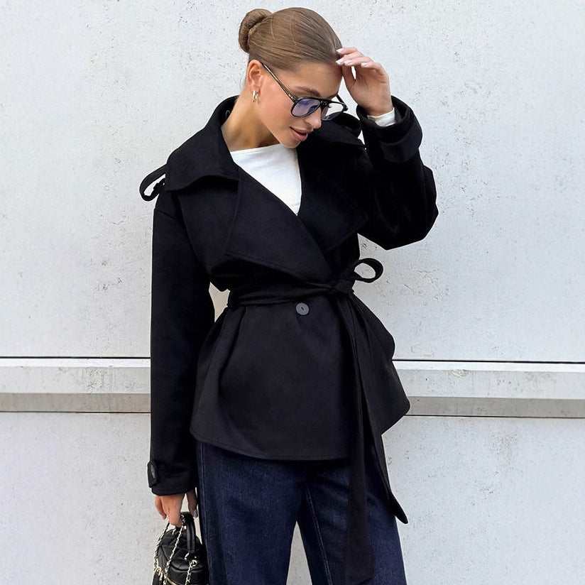 Elegant trench coat for women with removable belt and textured material Lune London