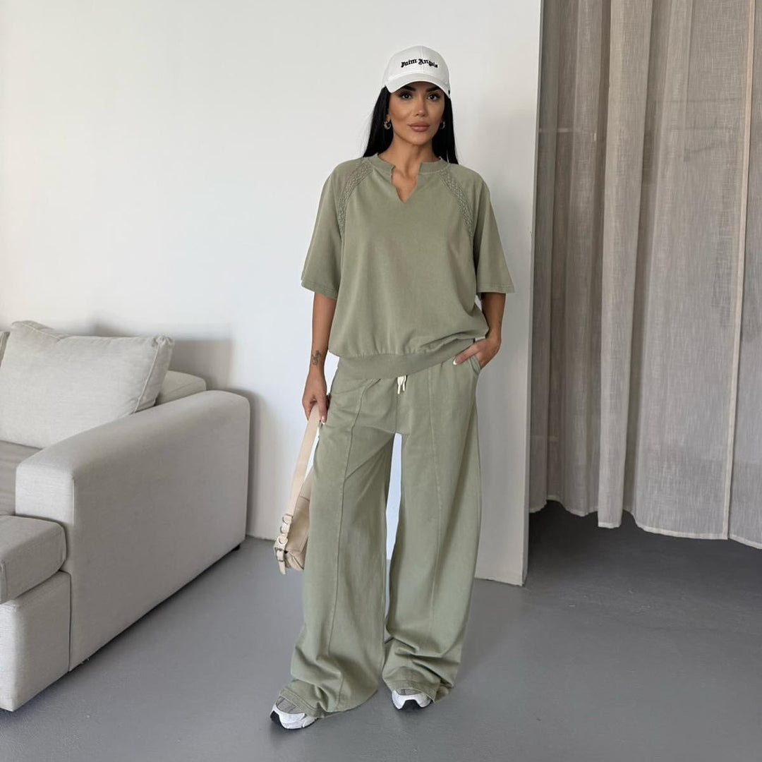 Oversized casual t-shirt for women with V-neck Lune London