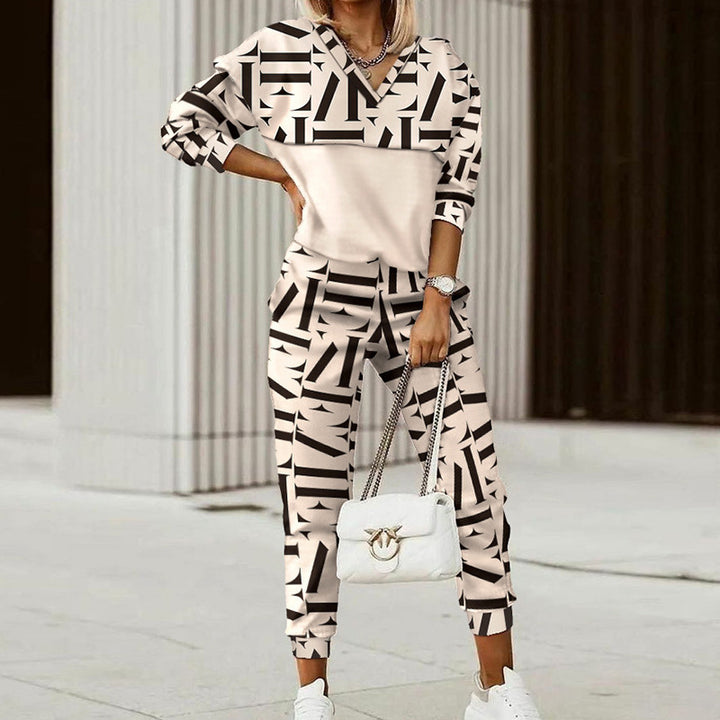 Fashionable women's set with geometric pattern Lune London