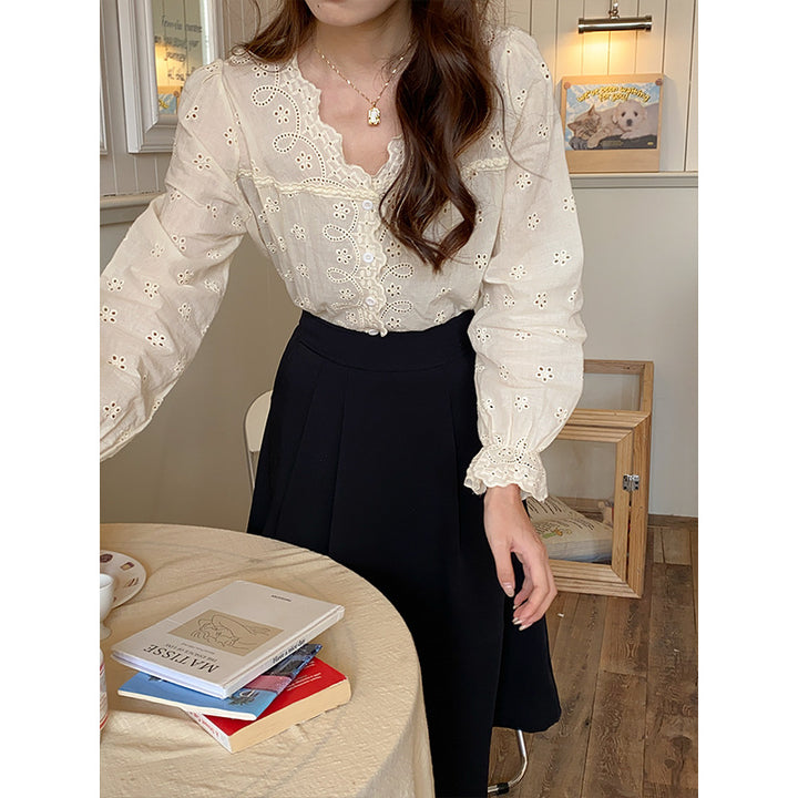 Women's blouse with lace trim and button details Chic & Stil