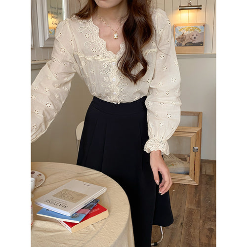 Women's blouse with lace trim and button details Chic & Stil