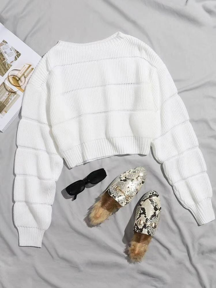 Ladies trendy knitted pullover with a ribbed texture and a short cut Lune London