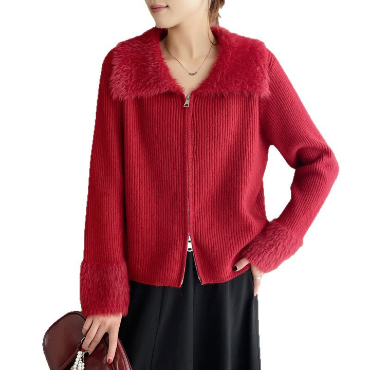 Cardigan pour femmes avec col en fausse fourrure luxueux et texture côtelée Chic & Stil