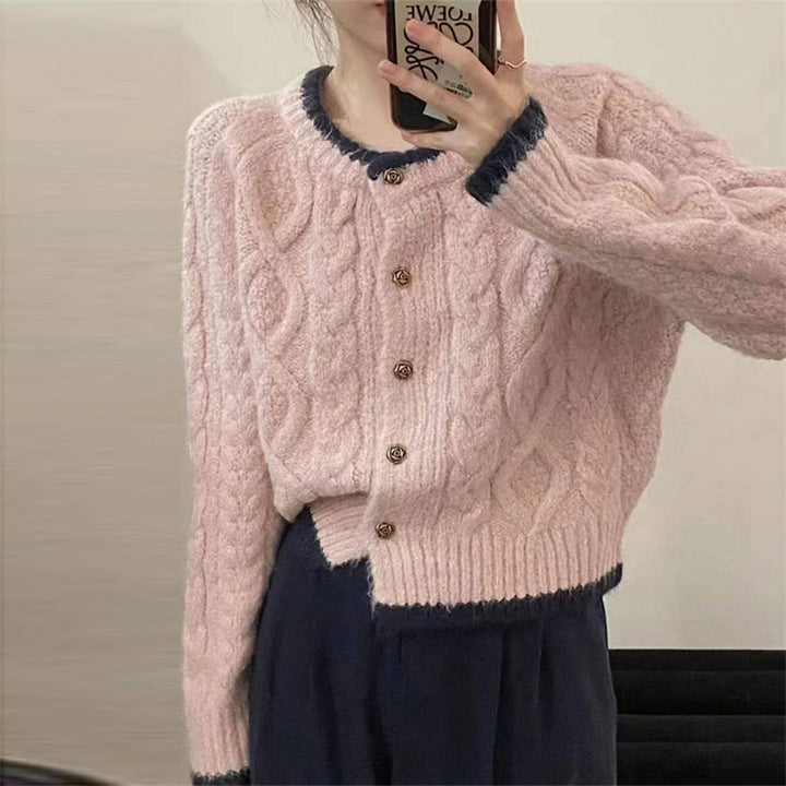 Cardigan en chunky knit pour femmes avec motif en câble décoratif et boutons élégants Chic & Stil