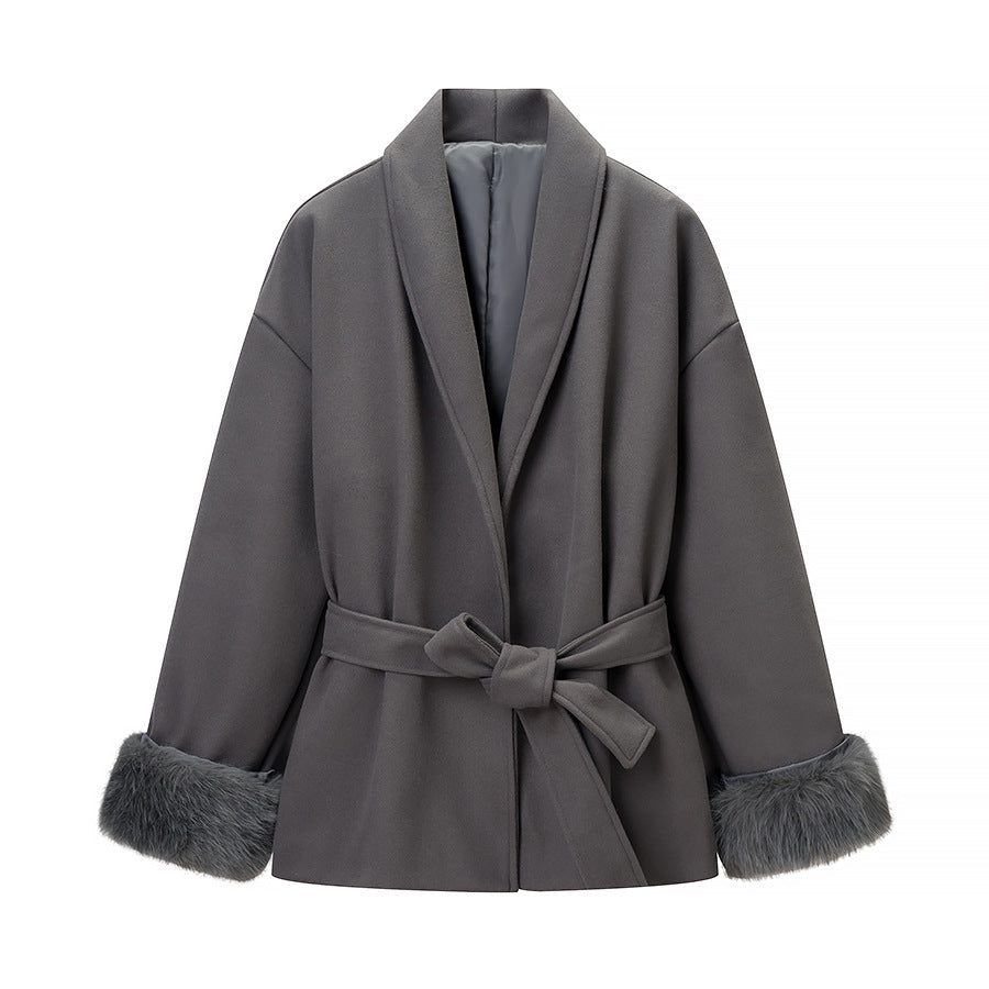Veste féminine à la mode avec col doux doublé et ceinture à nouer Chic & Stil