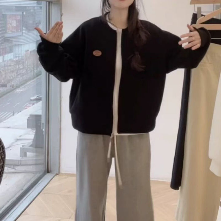 Women's oversized sweat jacket with practical pockets and fashionable design Chic & Stil