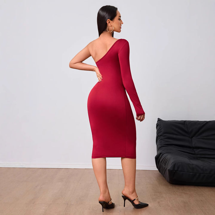 Robe midi découpée ajustée pour femme avec design asymétrique et manches longues Chic & Stil