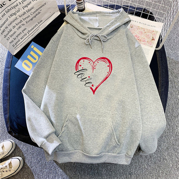 Women's hoodie with creative heart print and soft inner lining Chic & Stil