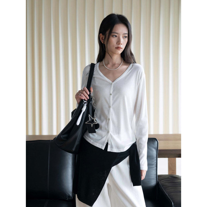 Women's Lightweight Viscose Fine Knit Cardigan with Buttonless Closure and Relaxed Fit Amarae