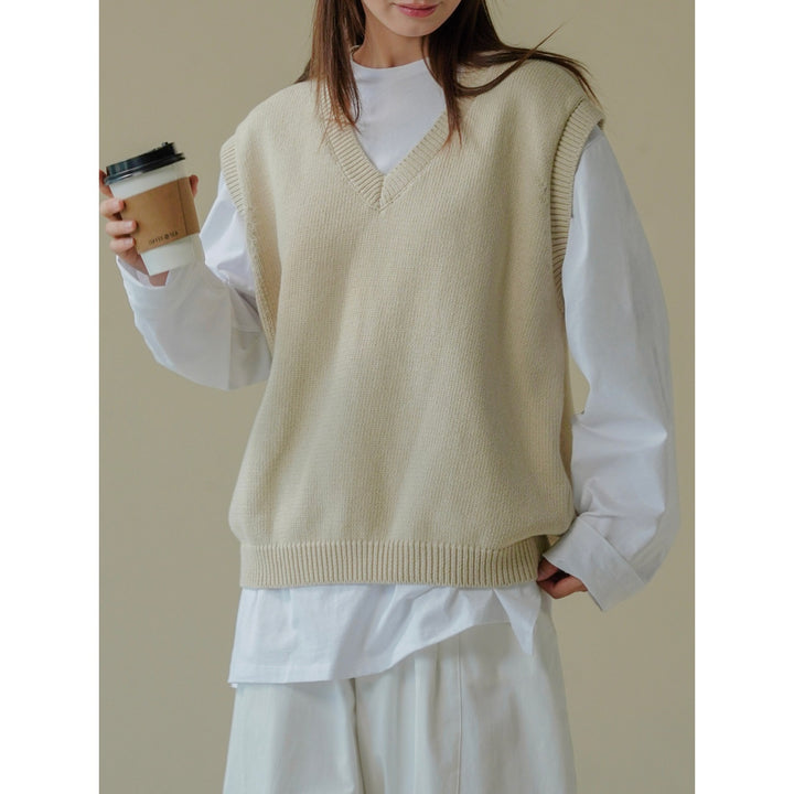 Women loosely cut sleeveless V-neck fine-knit vest with deep armhole and ribbed hem Amarae