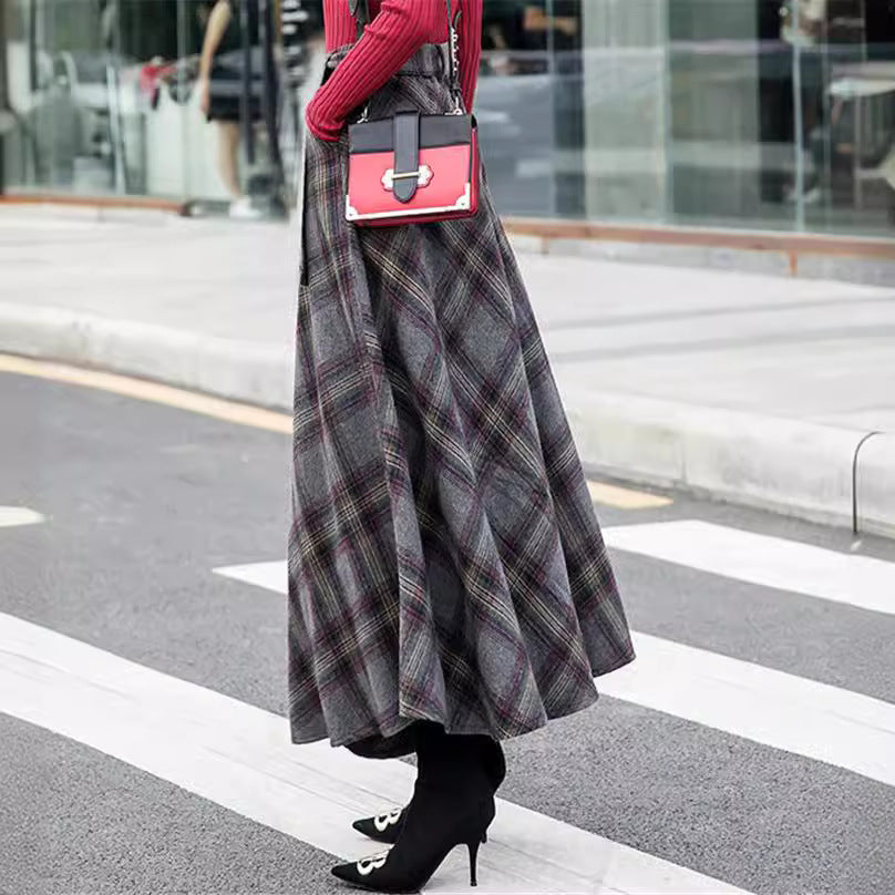 Ladies Elegant Checkered Skirt Made Of High-Quality Wool Blend with High Waist Chic Und Stil