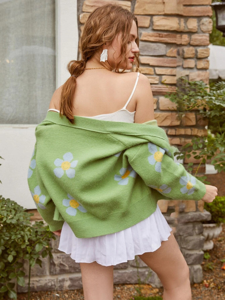 Short knitted women's jacket with a floral design and large buttons Lune London