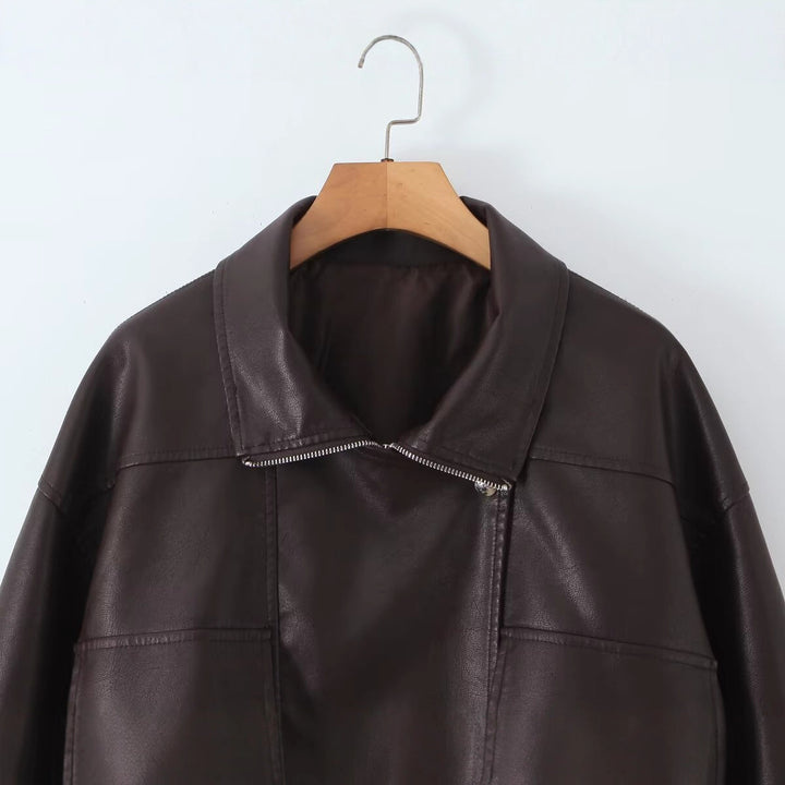 Veste en faux cuir pour femmes au design moderne et aux poches pratiques Chic & Stil