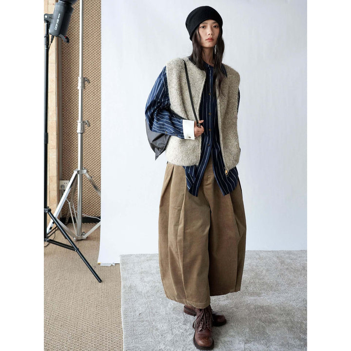 Women's Fluffy Zip Vest made of Boucle Knit Amarae