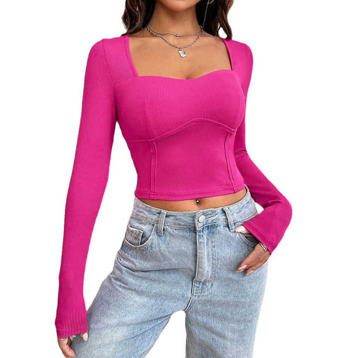 Short women's shirt with long sleeves, square neckline, and refined ribbed structure Chic & Stil