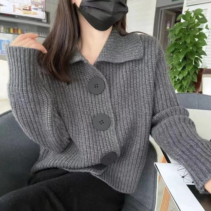 Cardigan pour femmes avec coupe oversized et grands boutons Chic & Stil