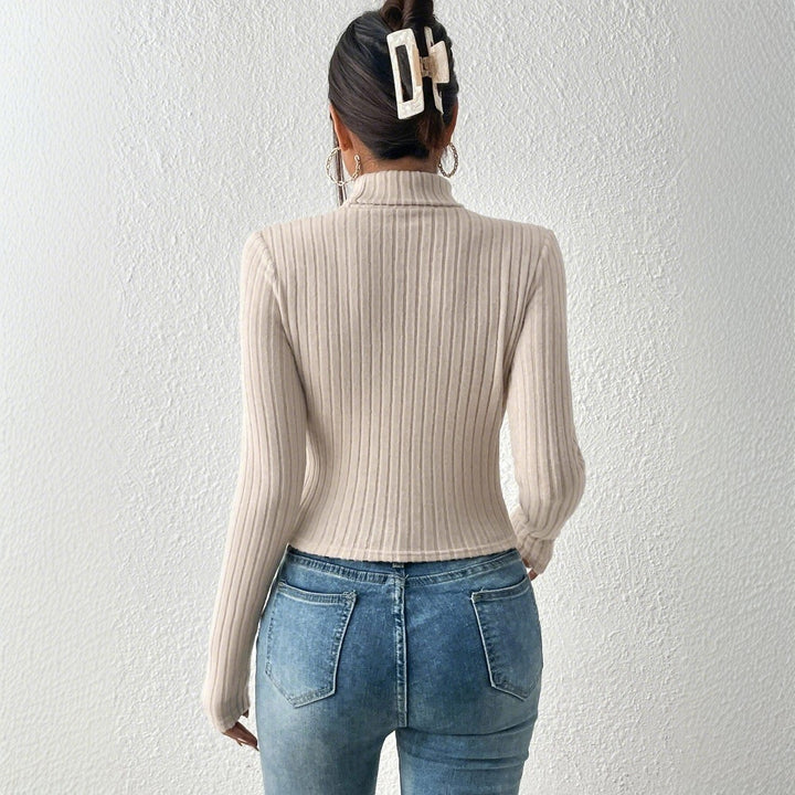 Haut à manches longues pour femmes avec coupe asymétrique et texture à fines côtes Chic & Stil