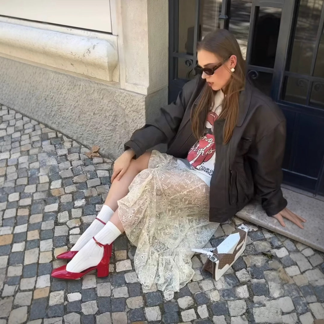 Maxi skirt for women with a delicate lace design and a seductive slit Lune London