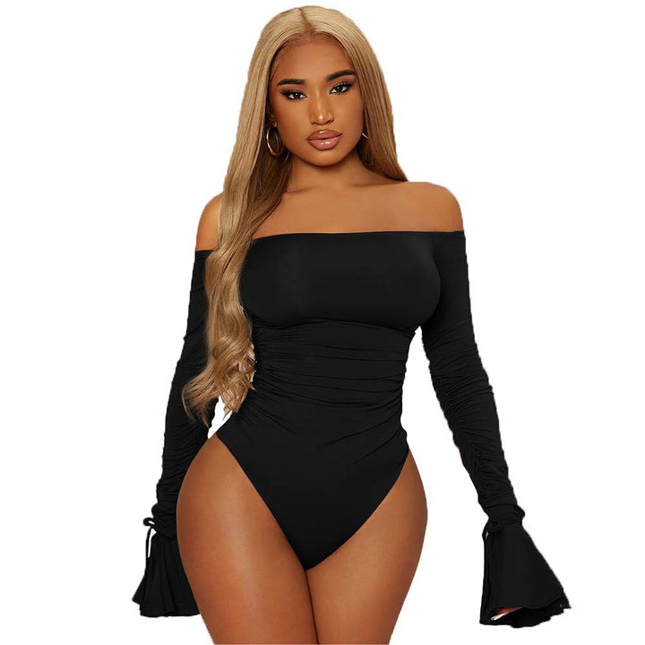 Body féminin élégant à épaules dénudées avec des détails froncés et des manches longues Chic & Stil