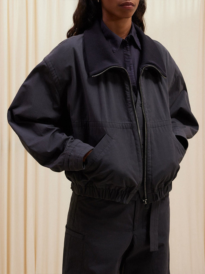 Veste à capuche décontractée pour femmes avec col montant et fermeture éclair sur le côté Chic & Stil