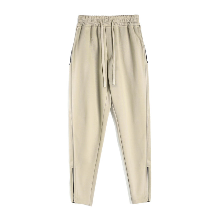Sporty jogging pants for men with elastic waistband and side zip pockets Lune London
