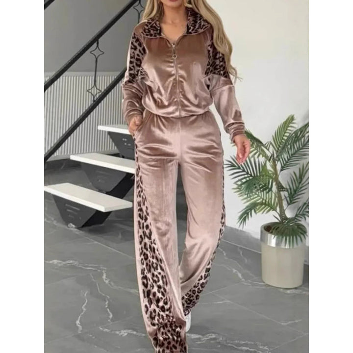 Women's sports set with leopard appliqués Lune London