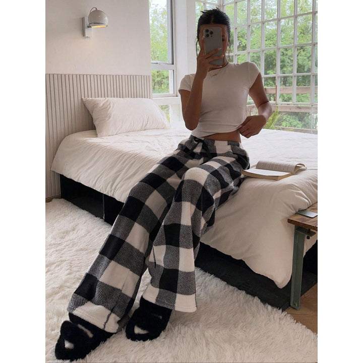 Comfortable women's pants with leopard print Lune London