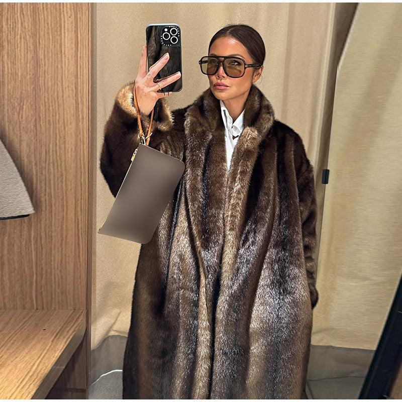 Women's Luxurious Faux Fur Coat with Elegant Cut Lune London