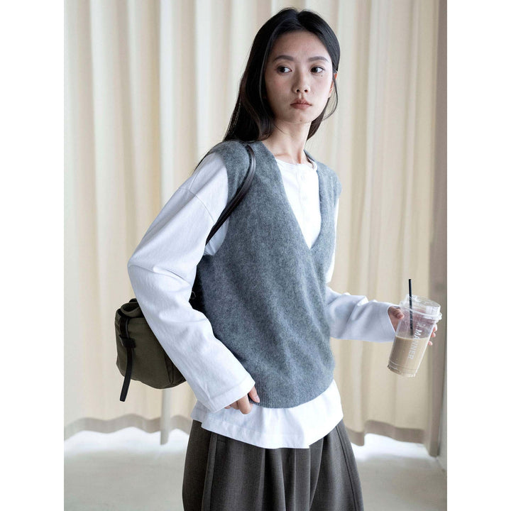 Women Sleeveless V-Neck Knit Vest in Mohair Look with Relaxed Fit Amarae