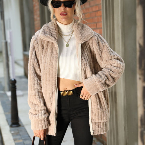 Soft fleece jacket for women with a soft collar and practical zippered pockets Amarae