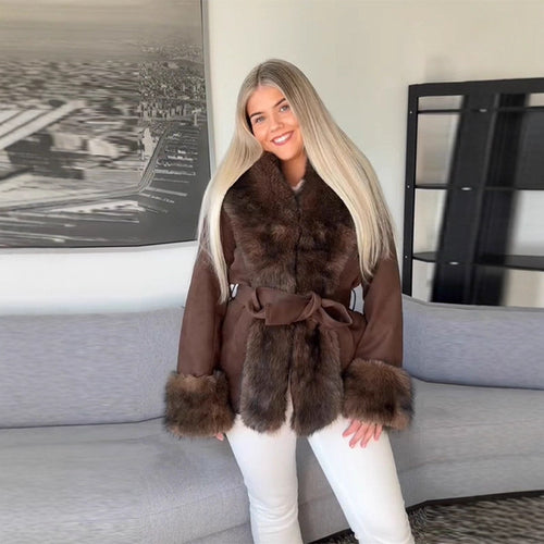 Manteau en fausse fourrure luxueux pour femmes avec ceinture à la taille Chic & Stil