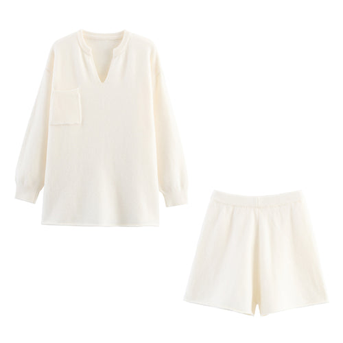 Ladies comfortable two-piece set with V-neckline and chest pocket Amarae