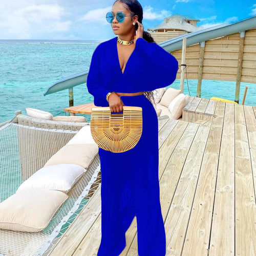 Ladies Elegant two-piece set with a loose fit and a deep V-neck Amarae