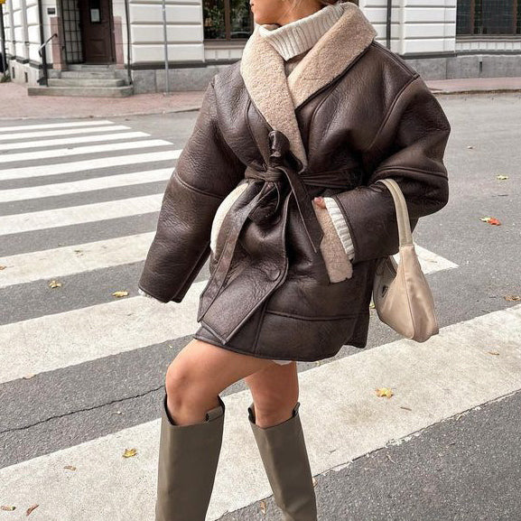 Transitional jacket for women with a wide collar and a warming fleece lining Lune London