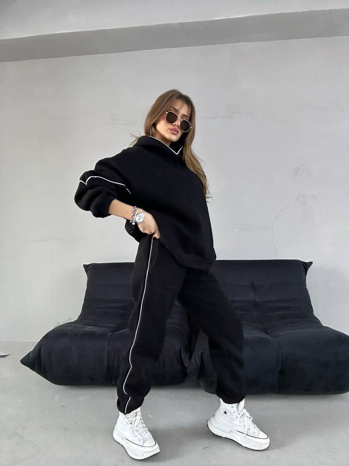 Women's sporty hoodie set with loose fit in soft material Lune London