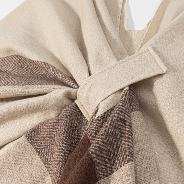 Poncho élégant et confortable pour femmes avec motif à la mode Chic & Stil