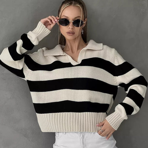 Pull sportif pour femmes avec motif rayé et col Chic & Stil