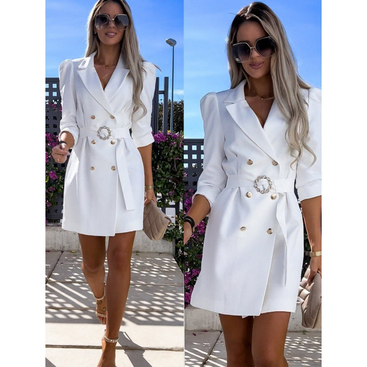 Robe blazer élégante pour femmes avec coupe cintrée et broche décorative Chic & Stil