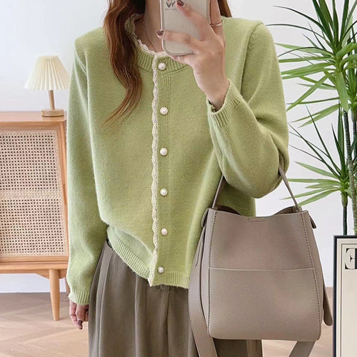 Cardigan femme en maille fine avec fermeture à bouton décoratif et structures côtelées douces Chic & Stil