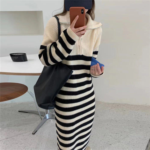 Robe en tricot pour femmes avec col montant moderne et fermeture éclair fonctionnelle Chic & Stil