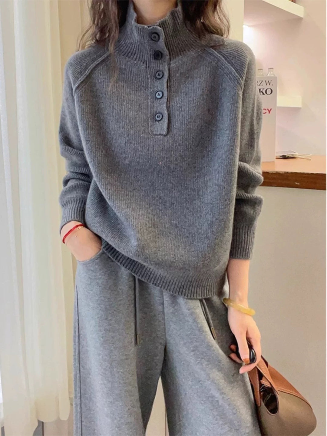 Femme Pull Tricoté Confortable avec Patte de Boutons Chic & Stil