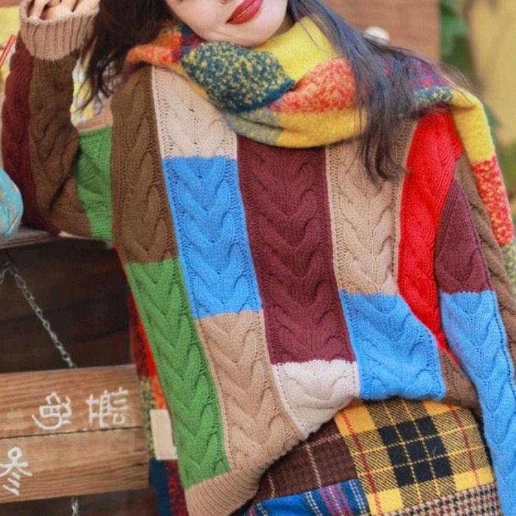 Pull en tricot épais pour femmes avec un motif patchwork accrocheur Chic & Stil