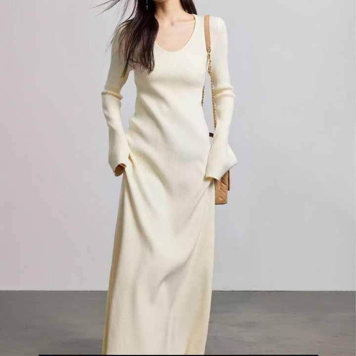 Elegant maxi dress for women with a fine ribbed structure and a chic V-neckline.