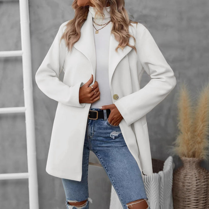 Ladies Elegant Oversized Jacket with Classic Cut and Chic Modern Buttons