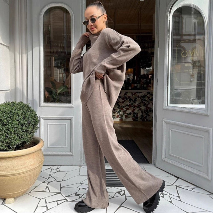 Women Elegant and Casual Lounge Set with a Loose Top and Flared Pants Lune London